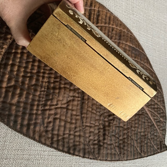 RARE Musical Florentine Jewelry Box, Handpainted, Gold, Floral, Pink Flowers - Picture 10 of 10